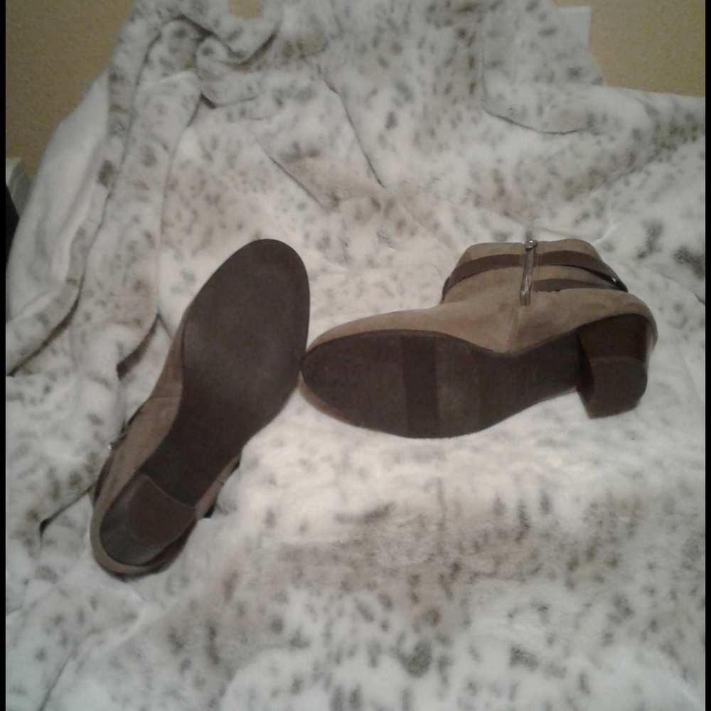 Boots - Picture 2 of 3